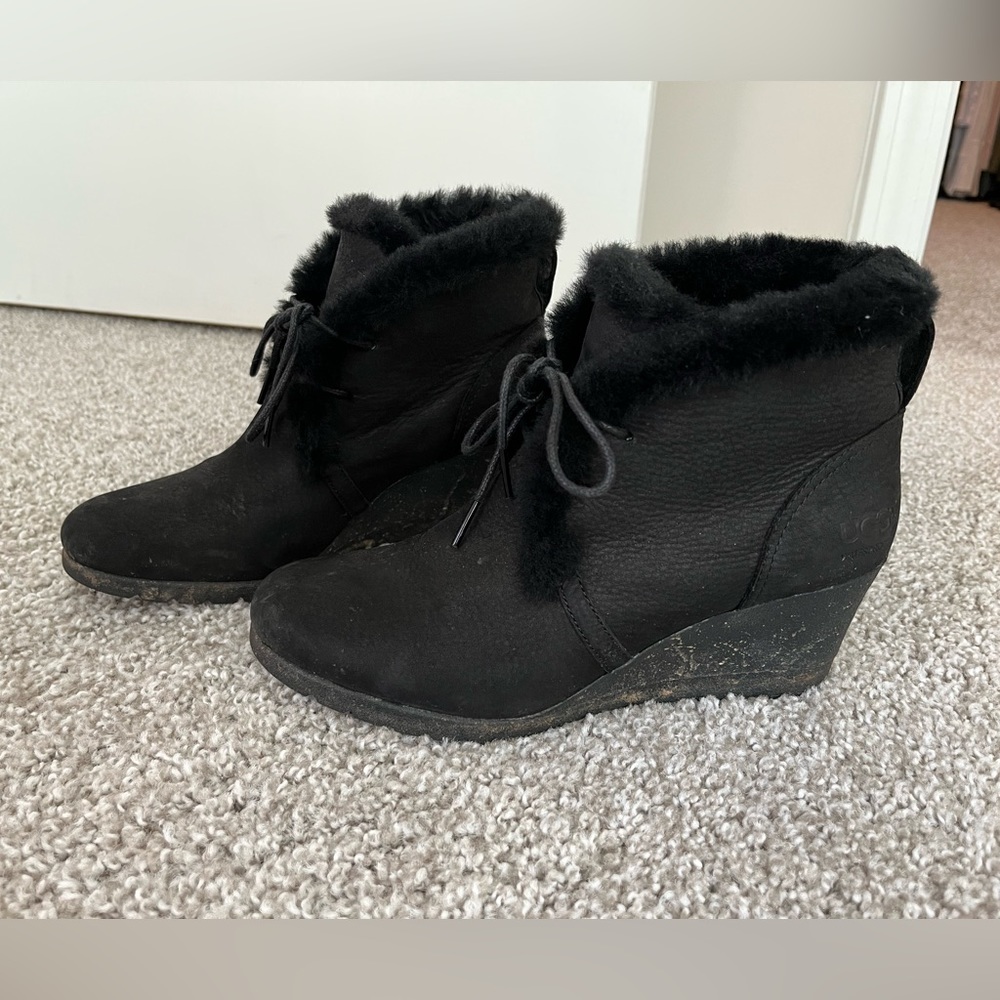 UGG Australia Jeovana Boots Black Suede Waterproof WP 1017421 Wedge Lace Up 7.5W